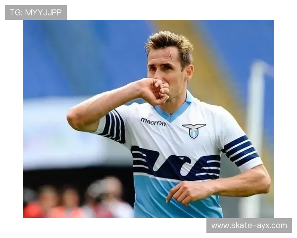 足球球星帅气高清竖屏写真集展现运动魅力与个人风采