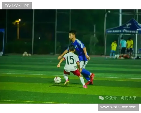 顶级球星一对一足球训练课程助你突破极限提升技能