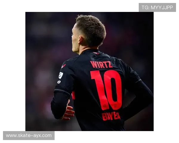 阿诺德足球传奇瞬间壁纸展现英勇拼搏与技艺非凡的球场魅力